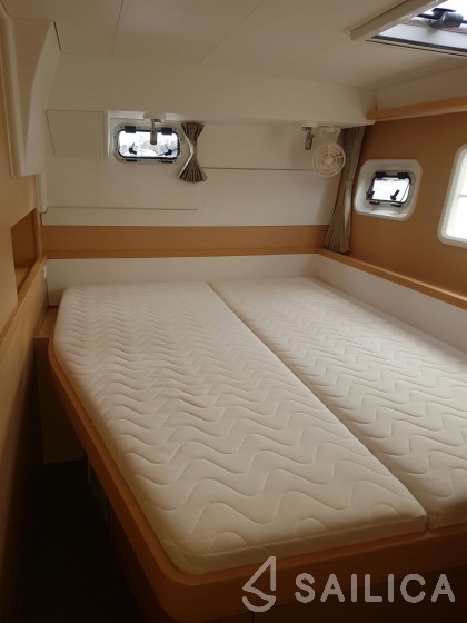 Lagoon 400 S2 - Yacht Charter Sailica