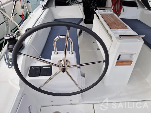 Oceanis 34.1 - Yacht Charter Sailica