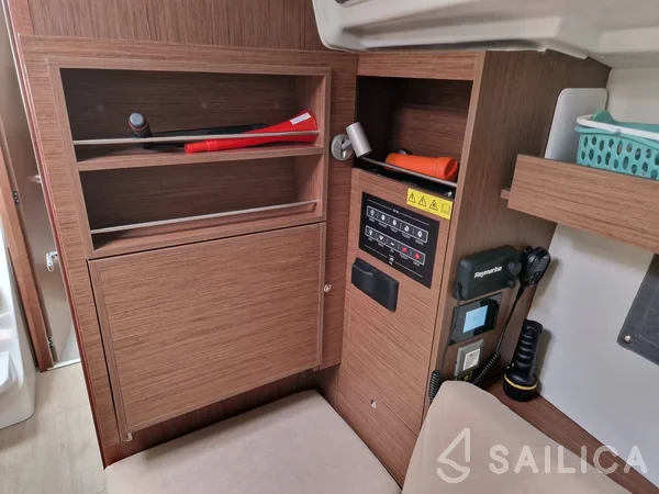 Oceanis 34.1 - Yacht Charter Sailica