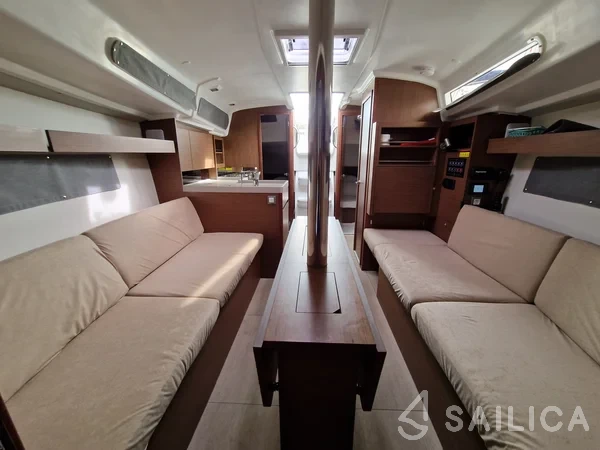 Oceanis 34.1 - Yacht Charter Sailica
