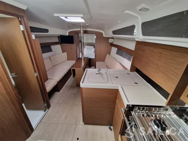 Oceanis 34.1 - Yacht Charter Sailica