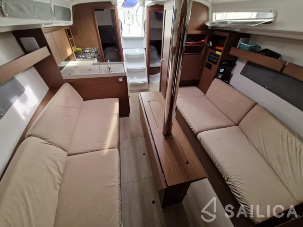 Oceanis 34.1 - Yacht Charter Sailica