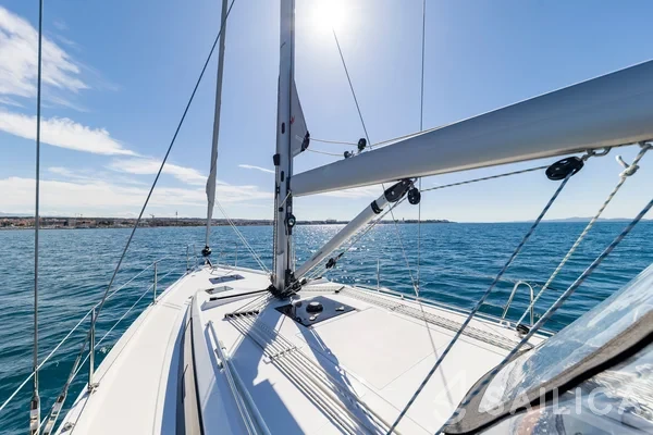 Bavaria C38 - Yacht Charter Sailica