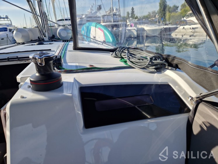 Oceanis 40.1 - Yacht Charter Sailica