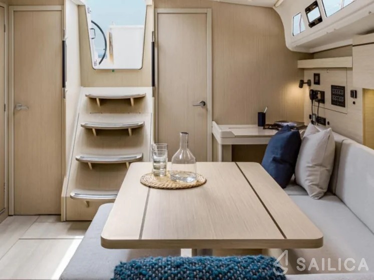 Oceanis 40.1 - Yacht Charter Sailica
