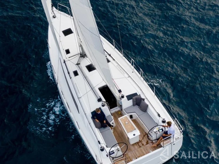 Oceanis 40.1 - Yacht Charter Sailica