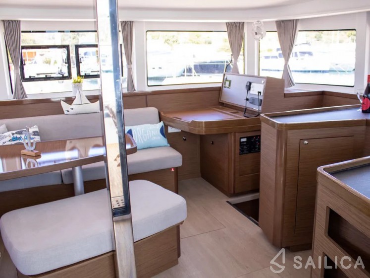 Lagoon 42 - Yacht Charter Sailica