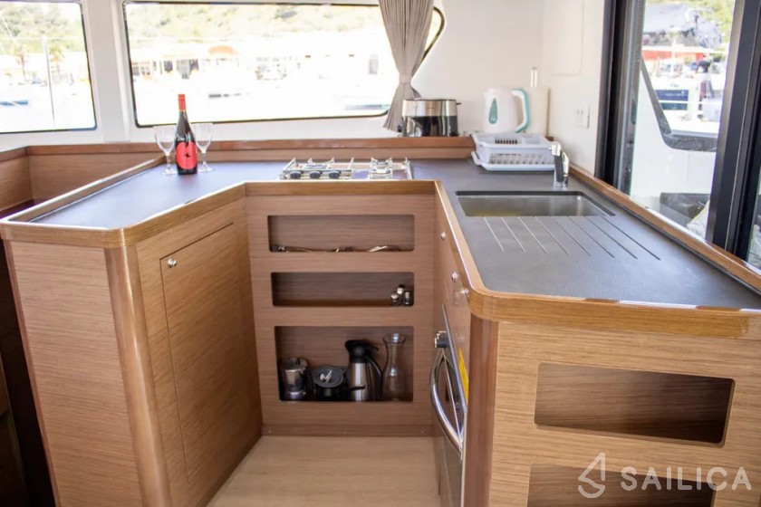 Lagoon 42 - Yacht Charter Sailica