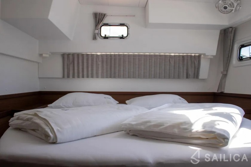 Lagoon 42 - Yacht Charter Sailica