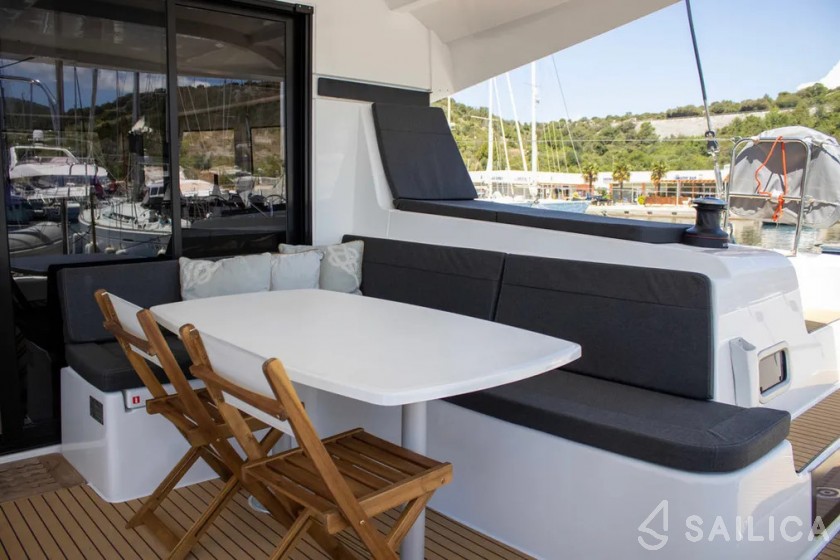 Lagoon 42 - Yacht Charter Sailica