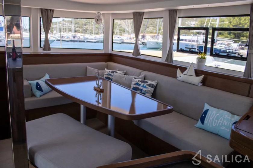 Lagoon 42 - Yacht Charter Sailica