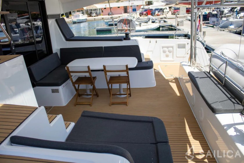 Lagoon 42 - Yacht Charter Sailica