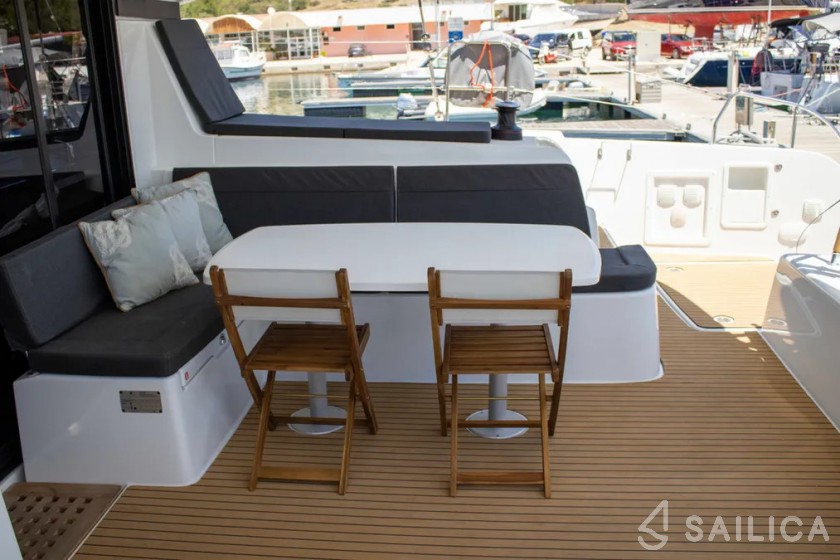 Lagoon 42 - Yacht Charter Sailica