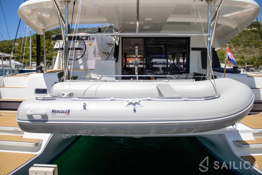 Lagoon 42 - Yacht Charter Sailica