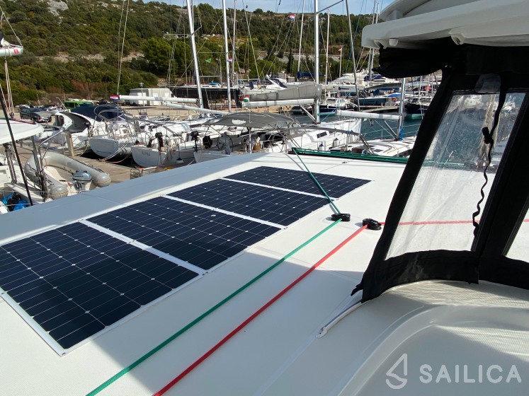 Lagoon 42 - Yacht Charter Sailica