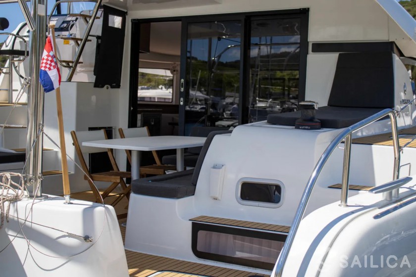 Lagoon 42 - Yacht Charter Sailica