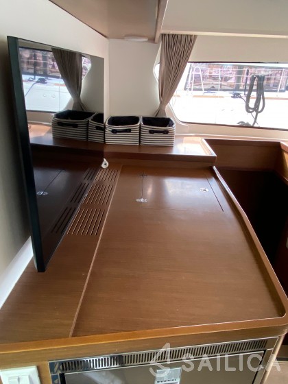 Lagoon 42 - Yacht Charter Sailica