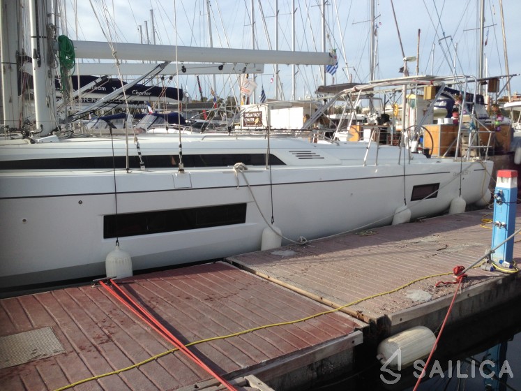Oceanis 51.1 - Yacht Charter Sailica