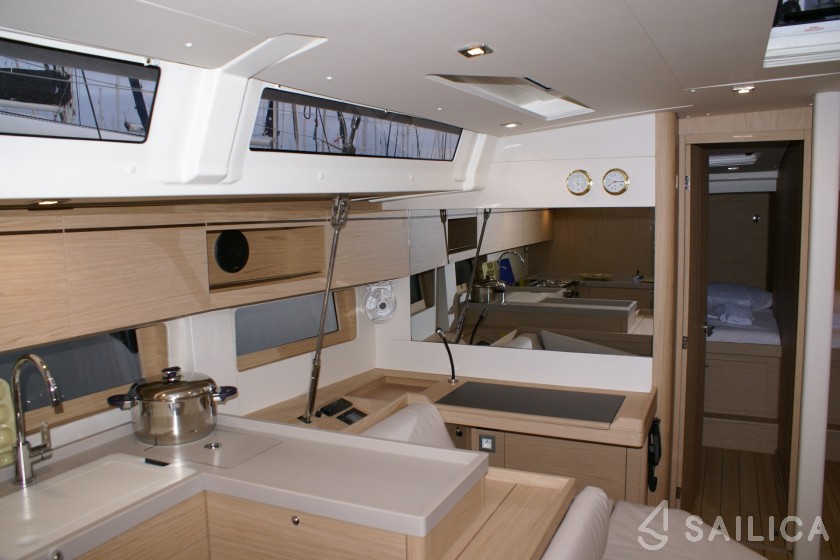 Oceanis 51.1 - Yacht Charter Sailica
