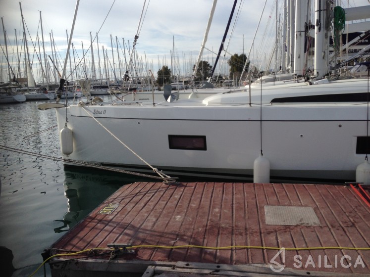 Oceanis 51.1 - Yacht Charter Sailica