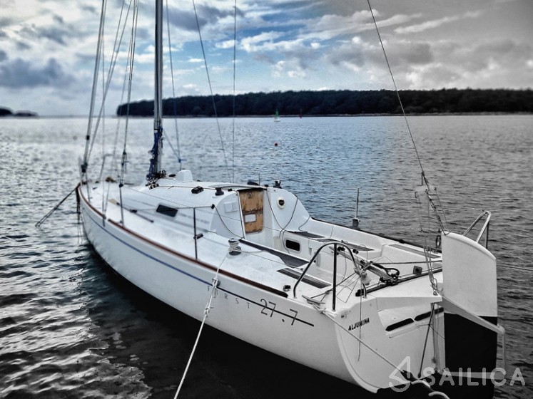 First 27.7 - Yacht Charter Sailica