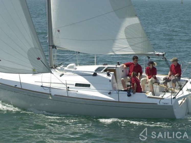 First 27.7 - Yacht Charter Sailica