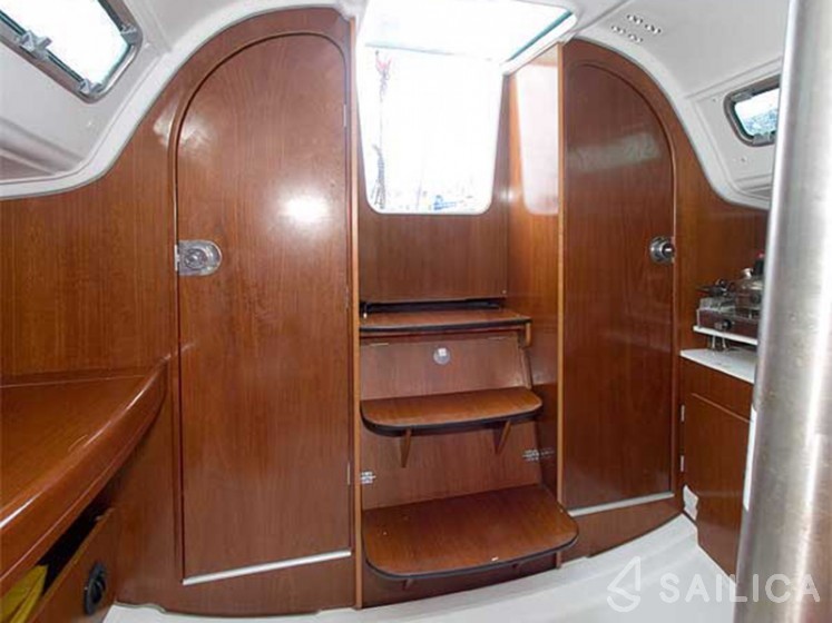 First 27.7 - Yacht Charter Sailica