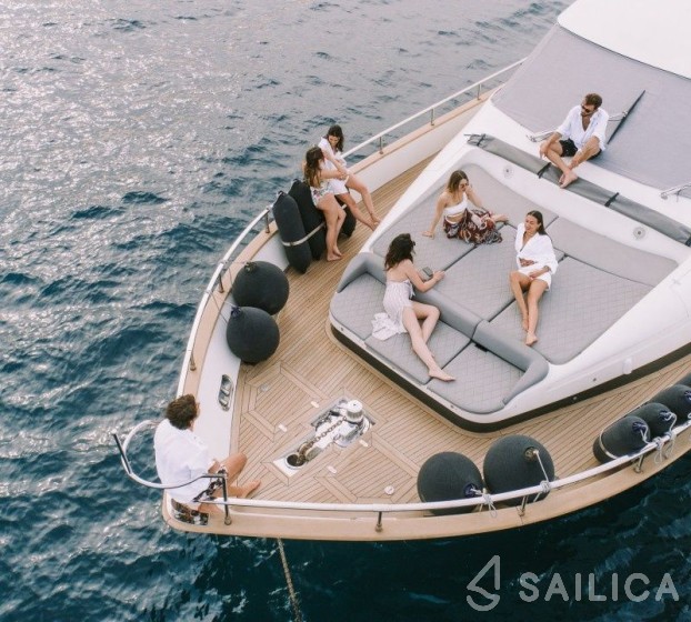 Alalunga 78 - Yacht Charter Sailica