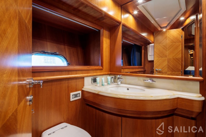 Alalunga 78 - Yacht Charter Sailica