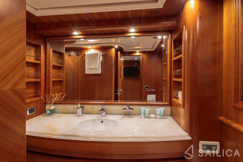 Alalunga 78 - Yacht Charter Sailica