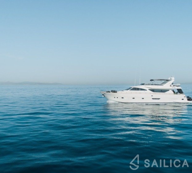 Alalunga 78 - Yacht Charter Sailica