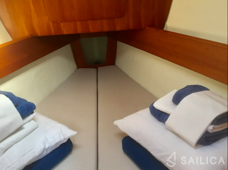 Sun Odyssey 32 - Yacht Charter Sailica