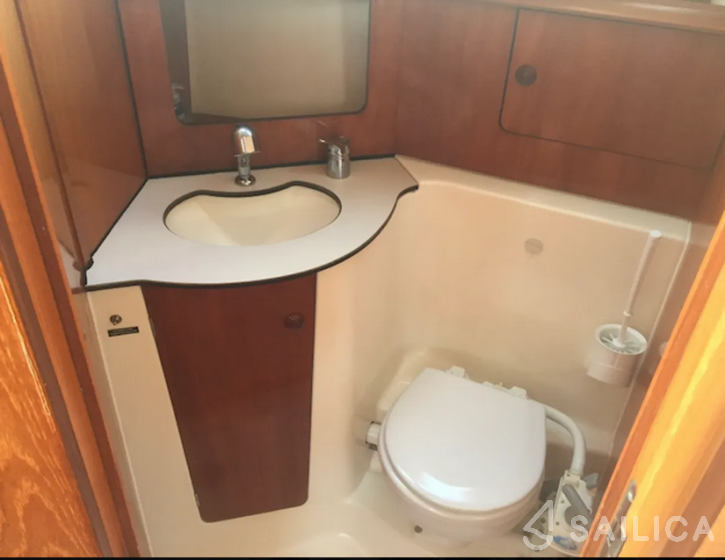 Sun Odyssey 32 - Yacht Charter Sailica
