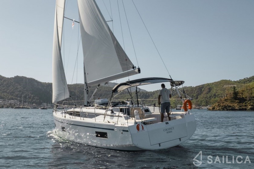 Bavaria C38 - Yacht Charter Sailica