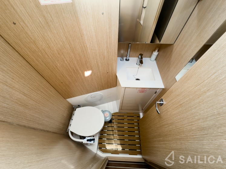 Bavaria C38 - Yacht Charter Sailica