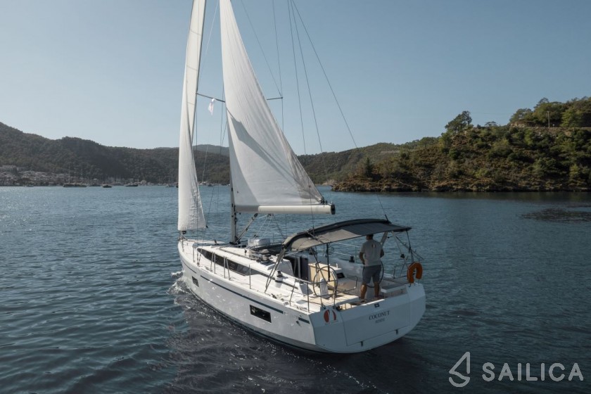 Bavaria C38 - Yacht Charter Sailica