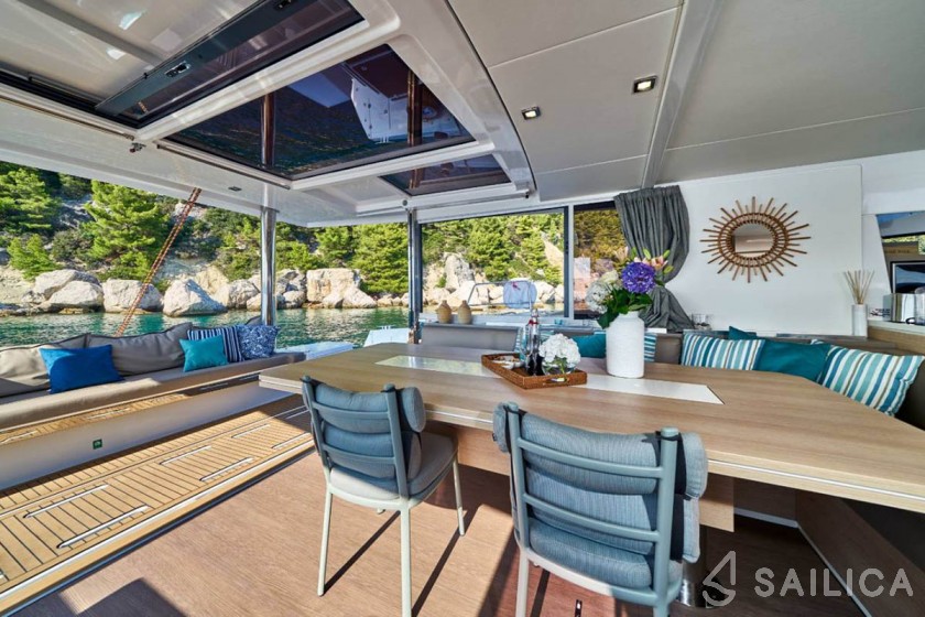 Bali 5.4 - 5 + 2 cab - Yacht Charter Sailica