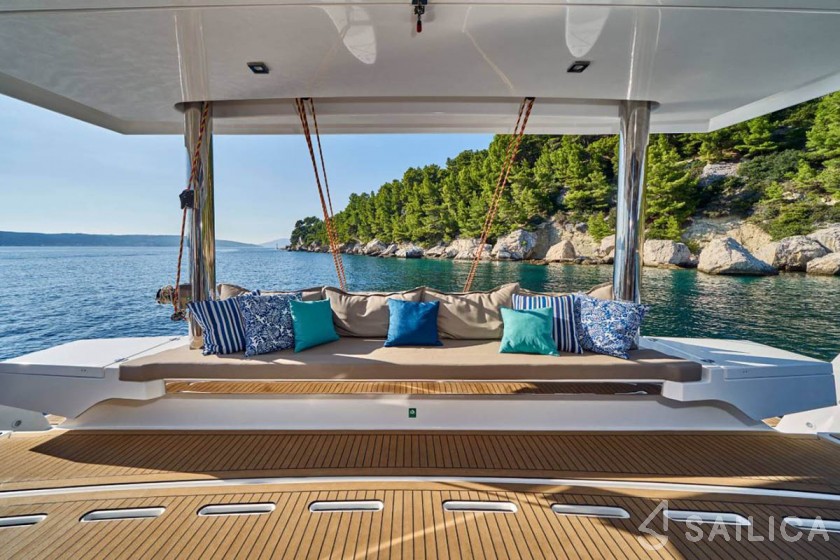 Bali 5.4 - 5 + 2 cab - Yacht Charter Sailica