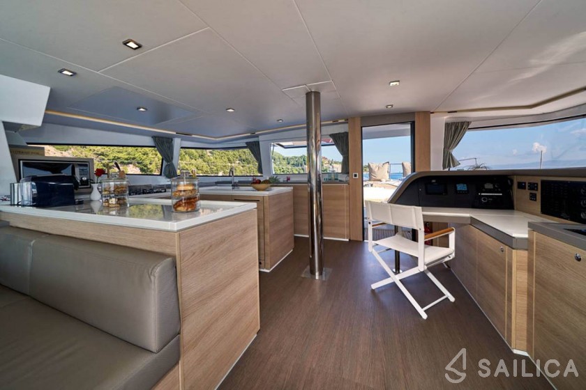 Bali 5.4 - 5 + 2 cab - Yacht Charter Sailica