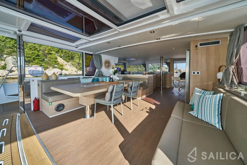 Bali 5.4 - 5 + 2 cab - Yacht Charter Sailica