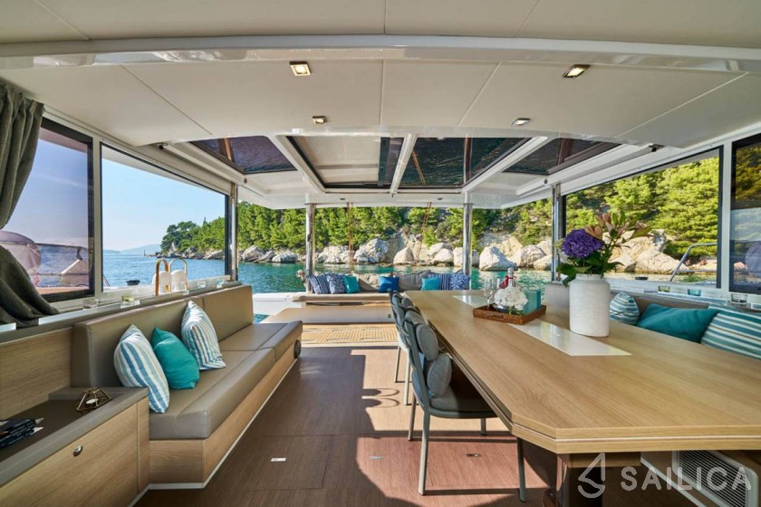 Bali 5.4 - 5 + 2 cab - Yacht Charter Sailica
