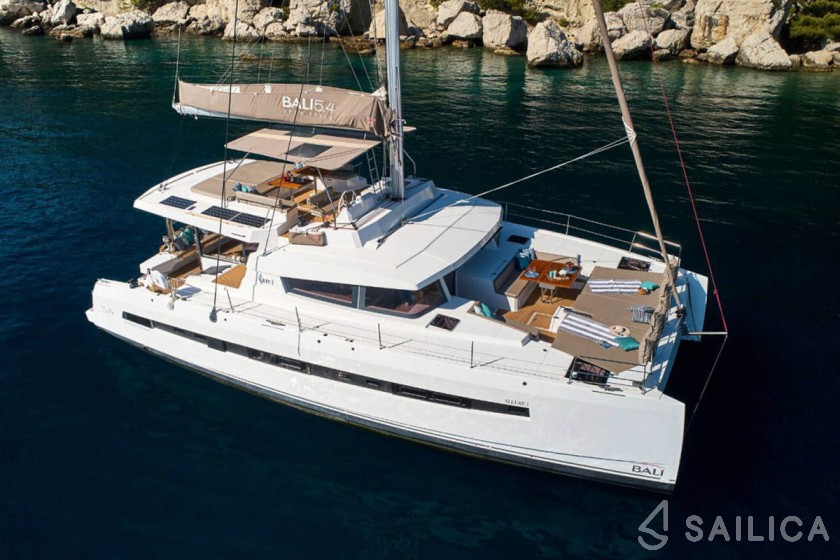 Bali 5.4 - 5 + 2 cab - Yacht Charter Sailica