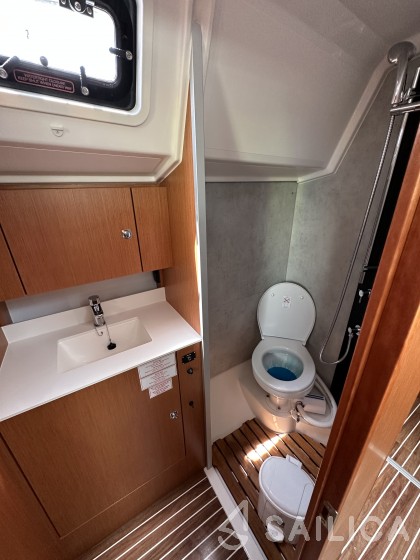Bavaria C42 - Yacht Charter Sailica