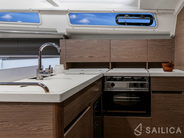 Hanse 388 - Yacht Charter Sailica