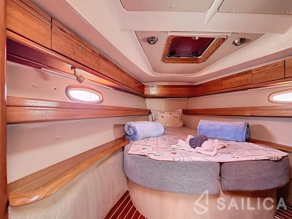 Bavaria 42 - Yacht Charter Sailica