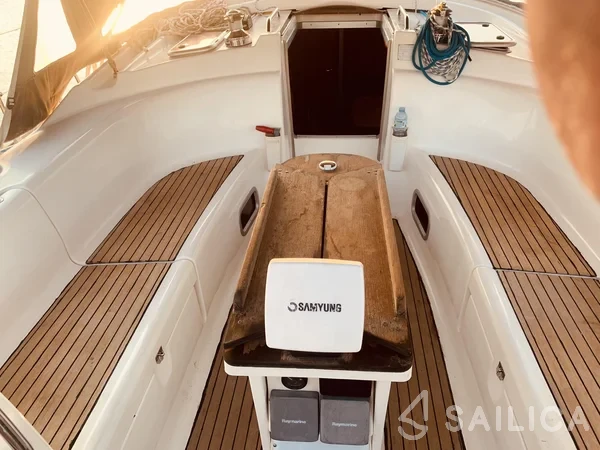 Bavaria 42 - Yacht Charter Sailica