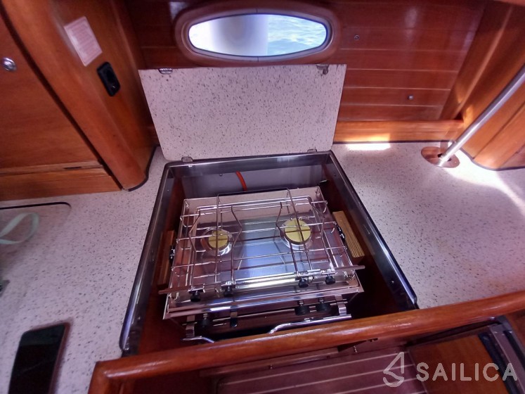 Bavaria 42 - Yacht Charter Sailica