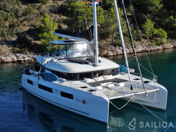Lagoon 51 - Yacht Charter Sailica