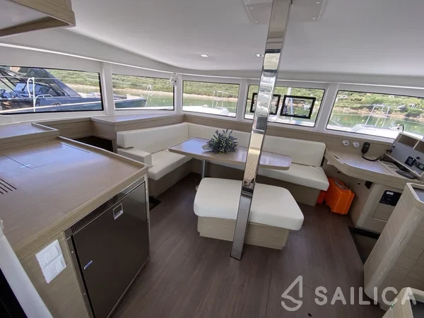 Lagoon 42 - Yacht Charter Sailica