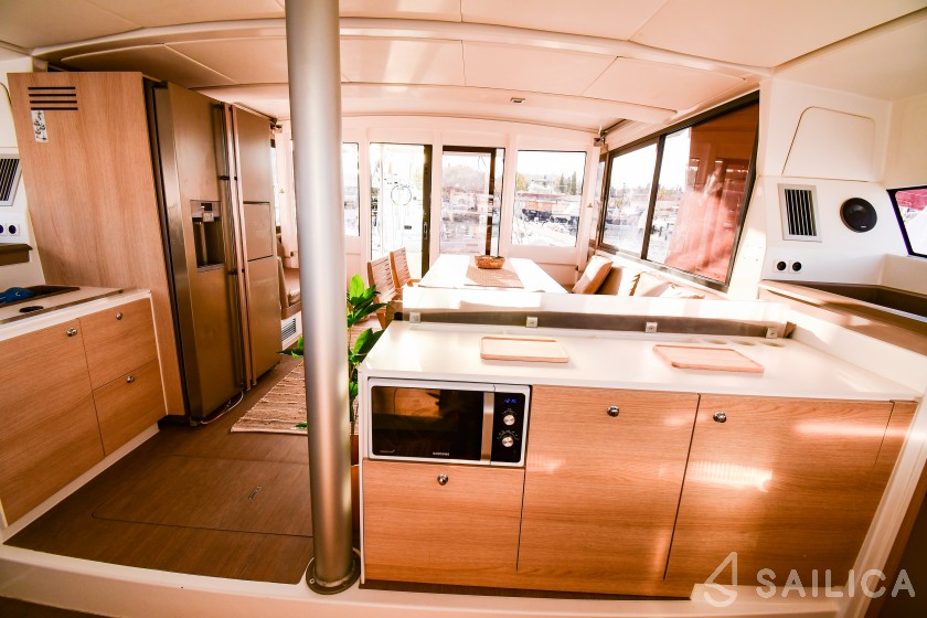 Bali 4.3 - Yacht Charter Sailica